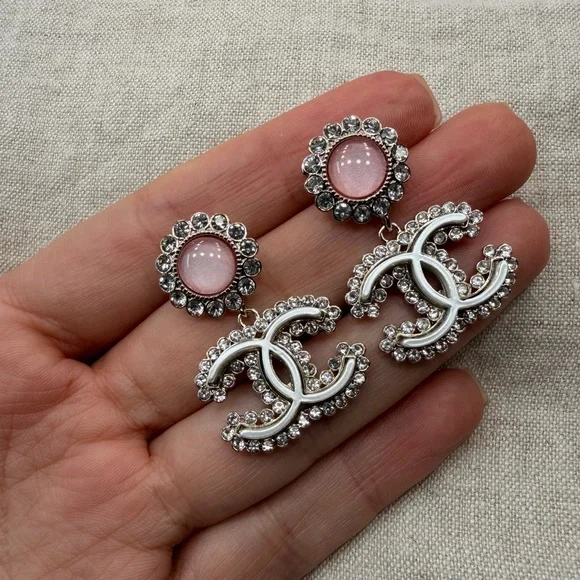 💗Chanel Pink Cabochon CC Crystal Drop Earrings✨ - Picture 5 of 12